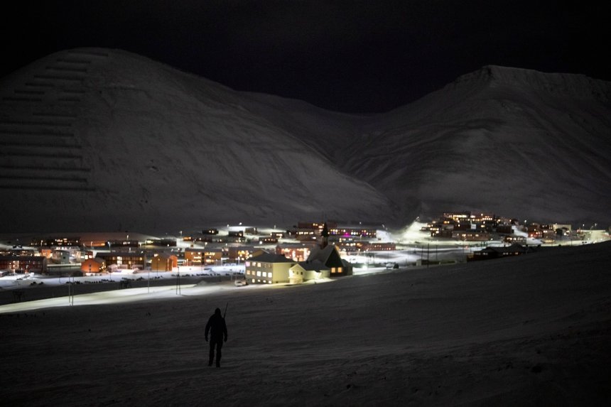Longyearbyen_AP Photo_Daniel Cole
