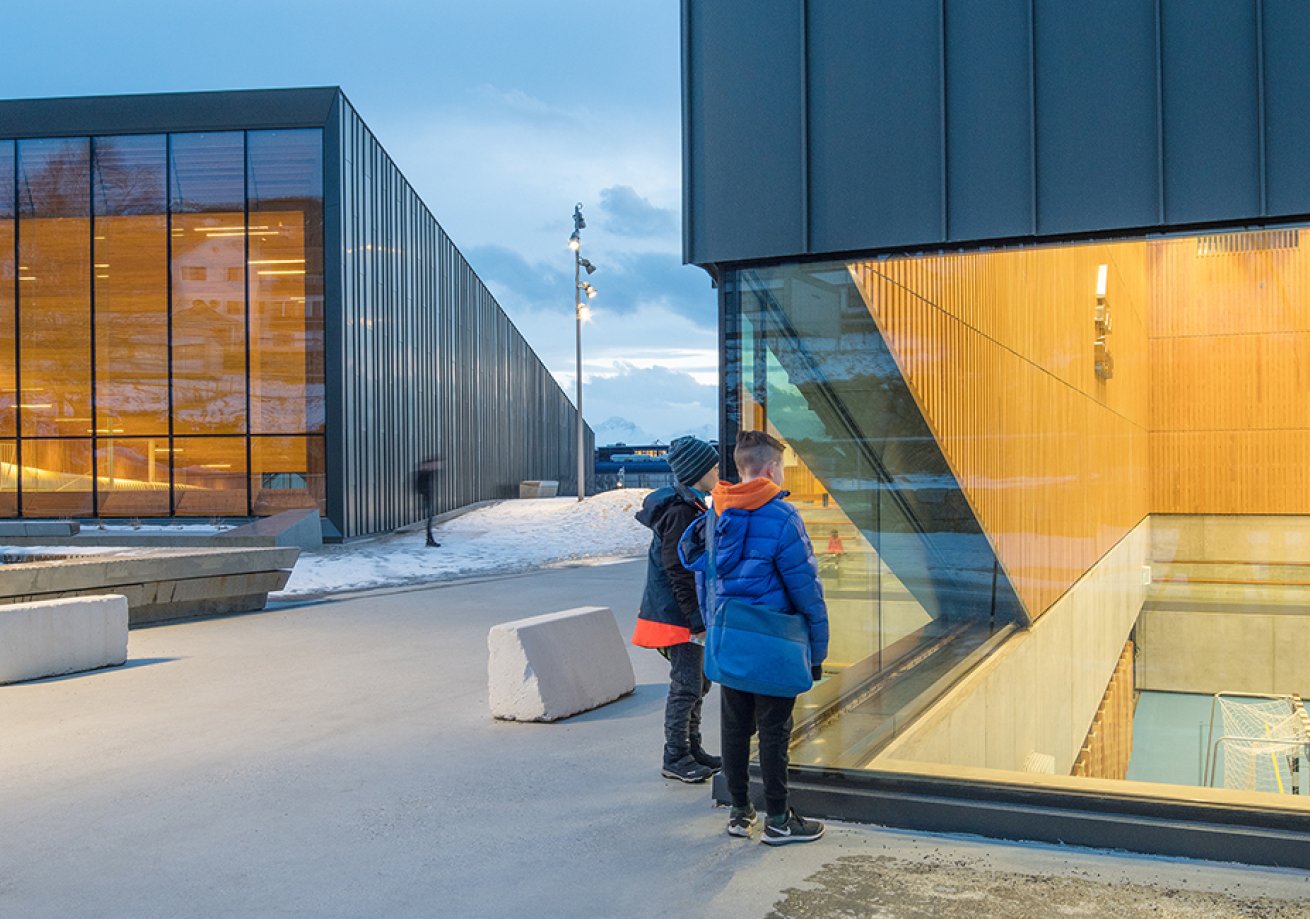 Ulstein_Arena_3_Foto-Per_Eide_Studio_1240x650.jpg