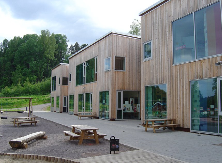 2005 Røråstoppen barneskole, Statens byggskikkpris 2005, fotograf Eline Maugaas og Ola Roald.jpg 2005 Røråstoppen barneskole, Statens byggskikkpris 2005, fotograf Eline Maugaas og Ola Roald.jpg